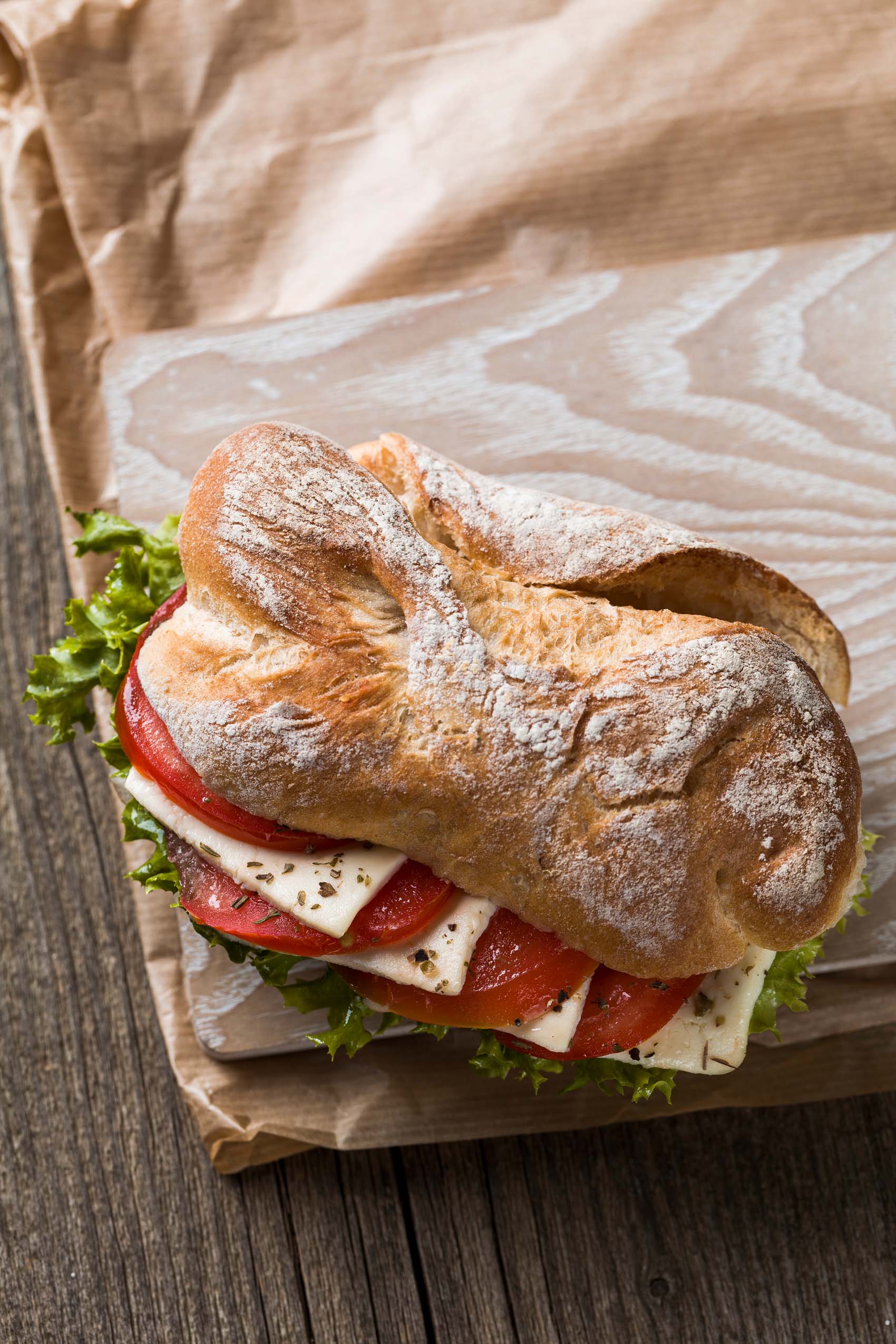 Snack zum Reinbeißen – Dark Mood Food-Fotografie für Bäckerei Back Mayr Mindelheim