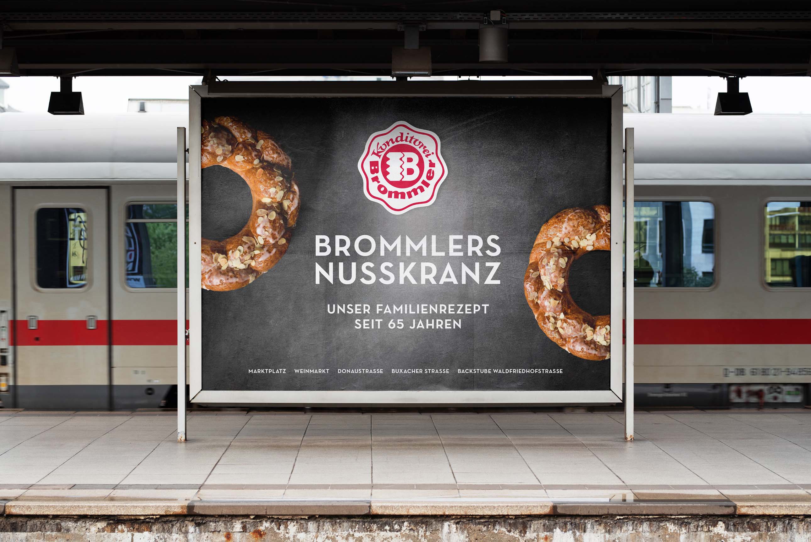 Großformatplakate mit zeitlich befristeten Werbeaktionen für Familienbäckerei Brommler